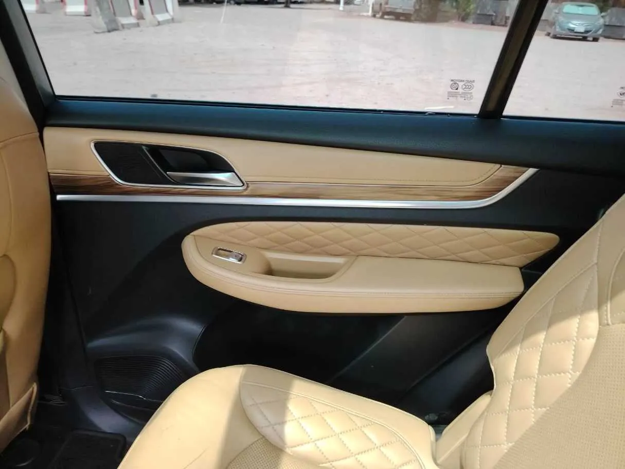 Car image 34