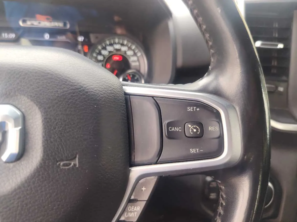 Car image 32