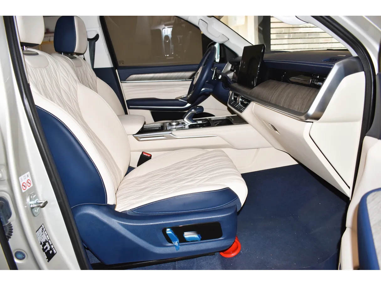 Car image 8