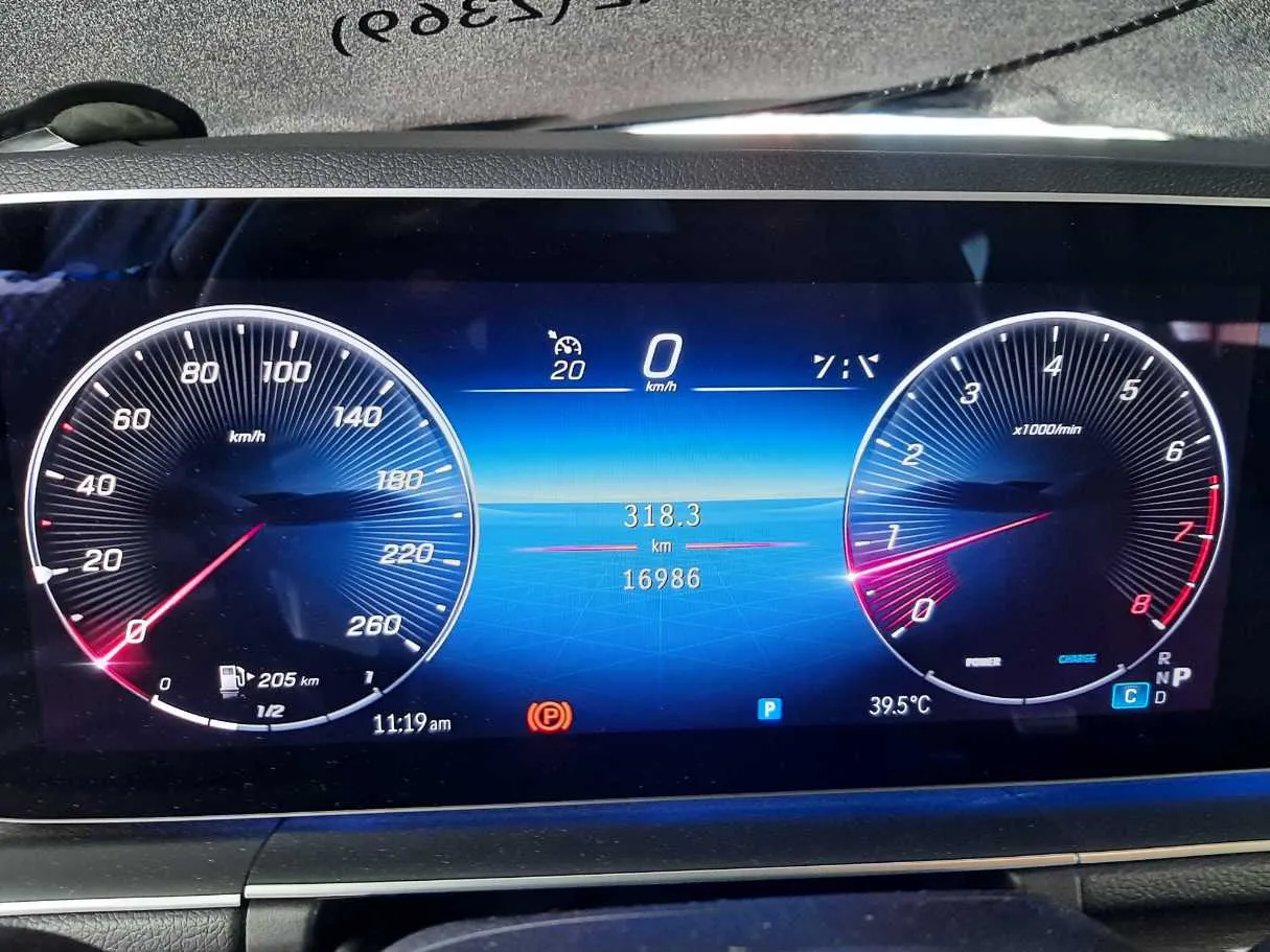 Car image 18