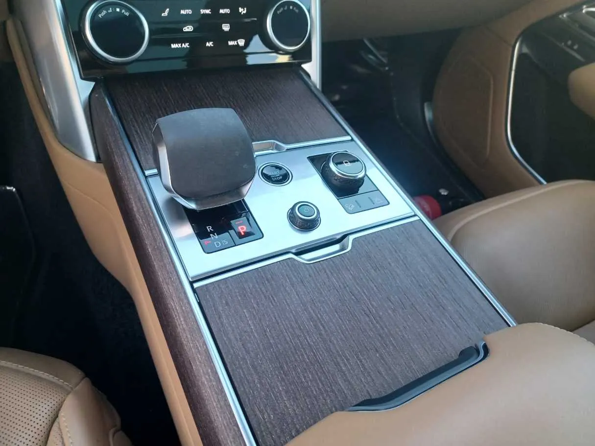 Car image 17