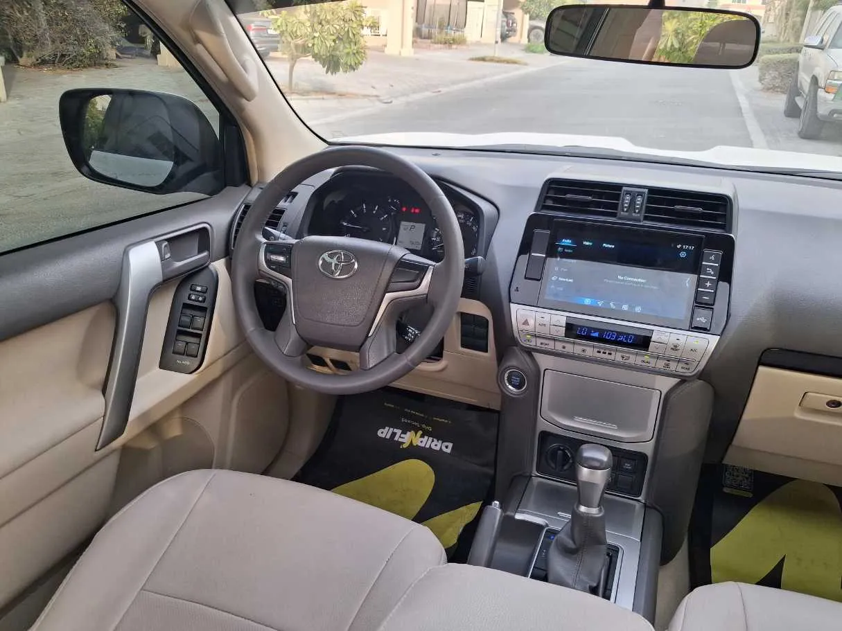 Car image 17