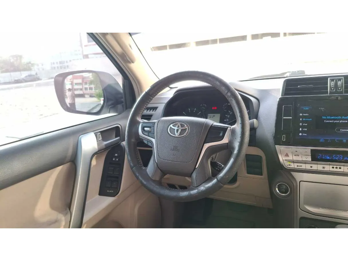 Car image 14
