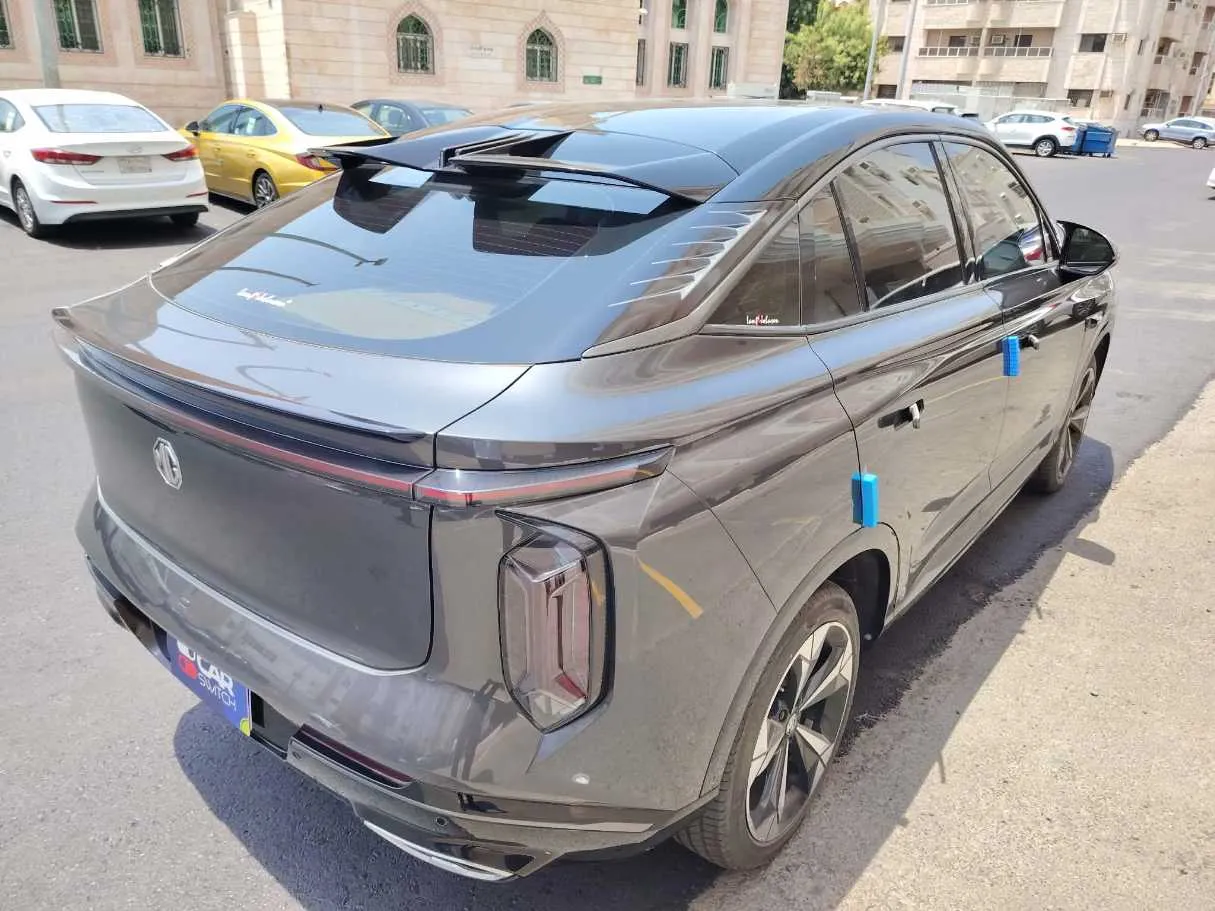 Car image 5