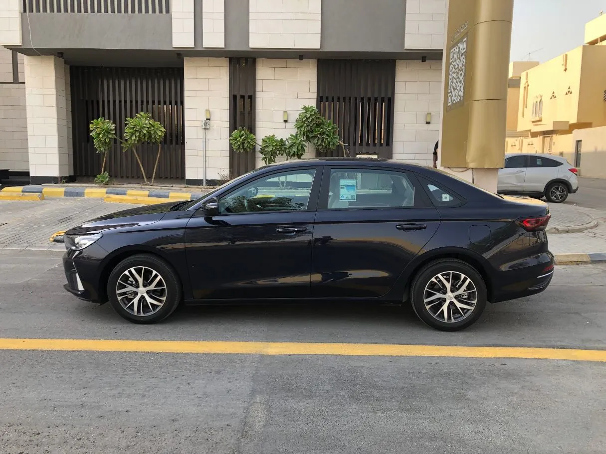 Car image 8