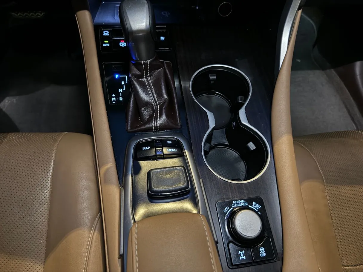 Car image 16
