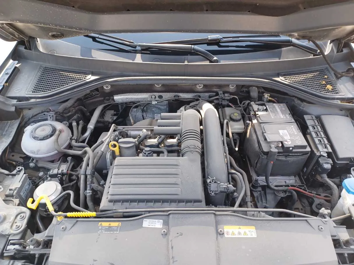 Car image 25