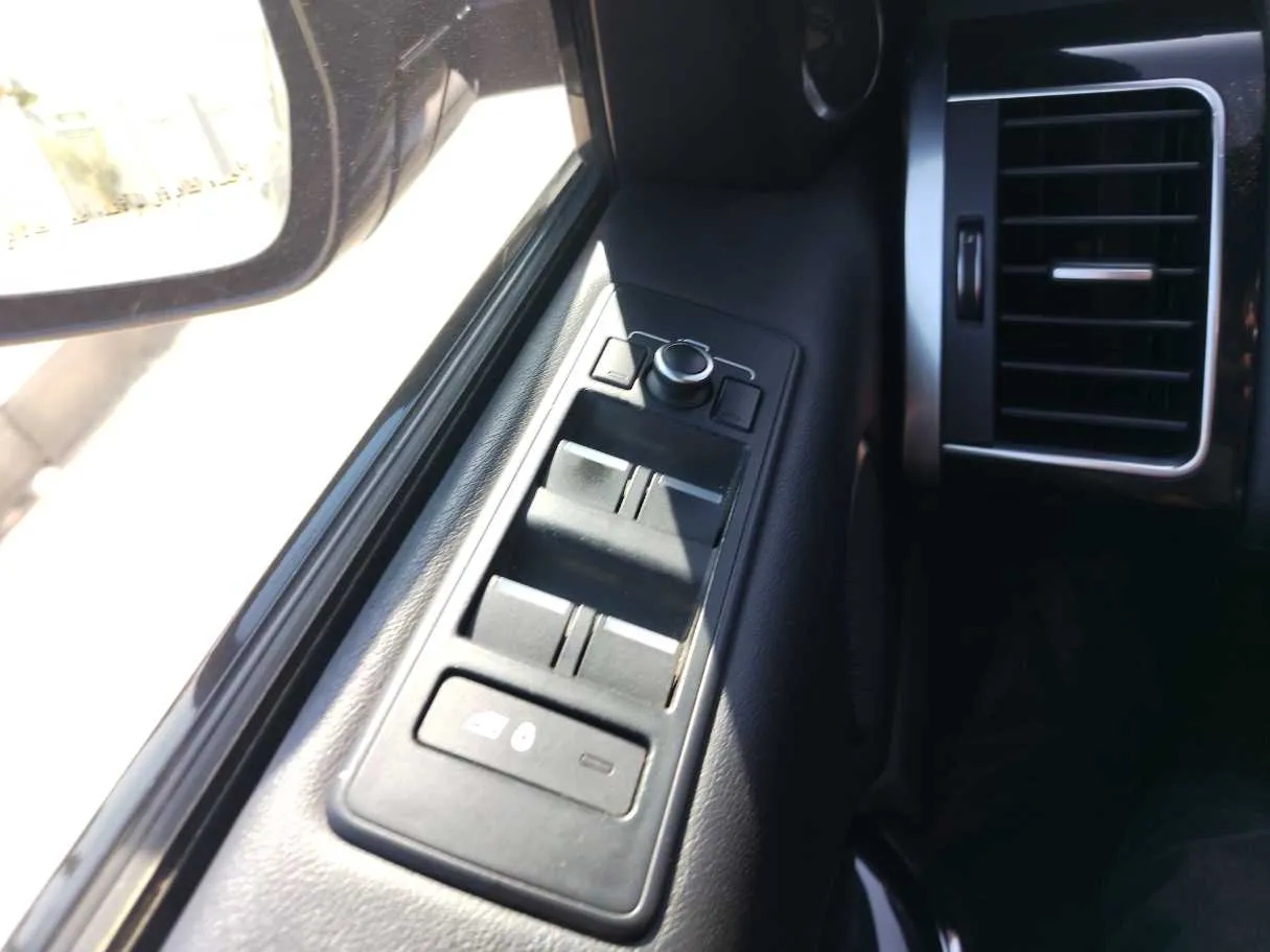 Car image 40