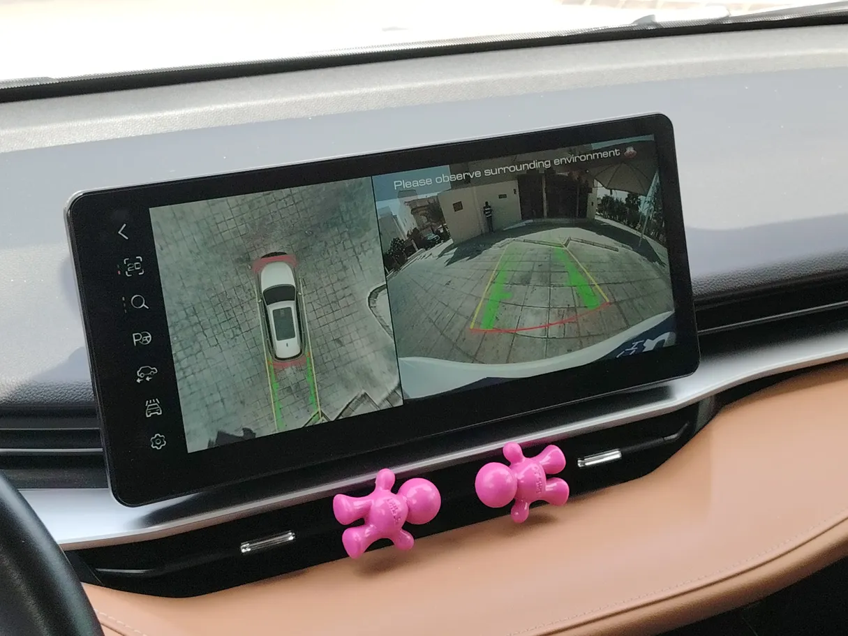 Car image 19