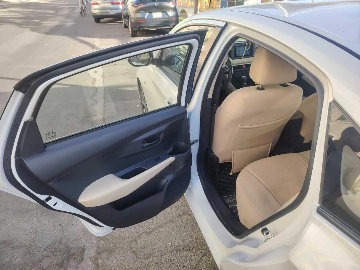 Car image 15