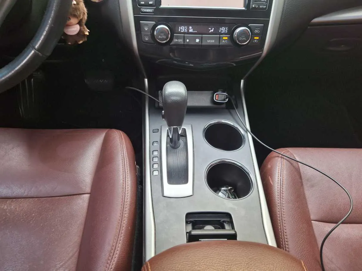 Car image 15