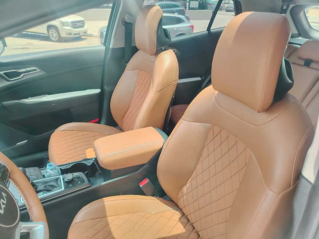 Car image 15