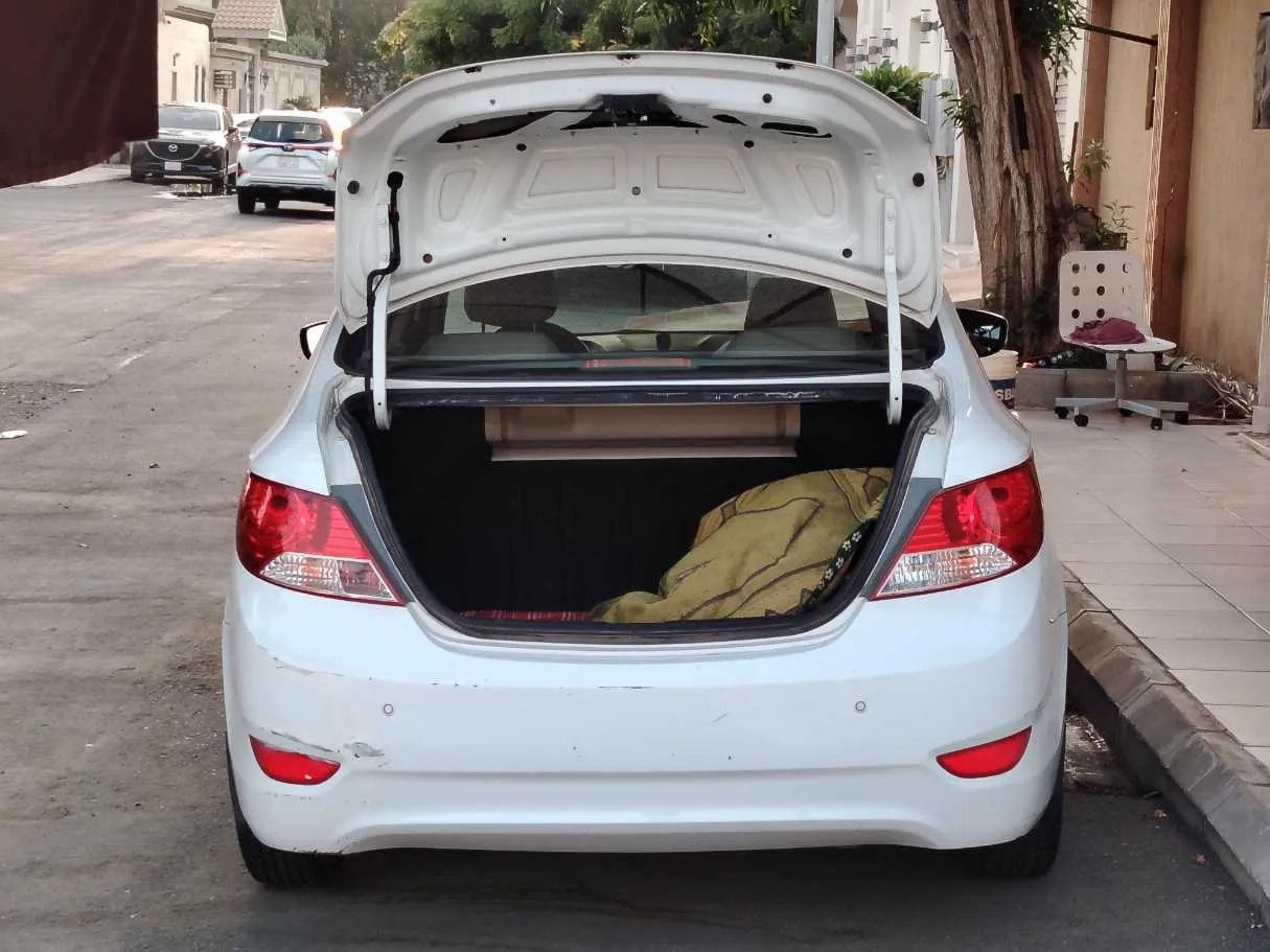 Car image 23
