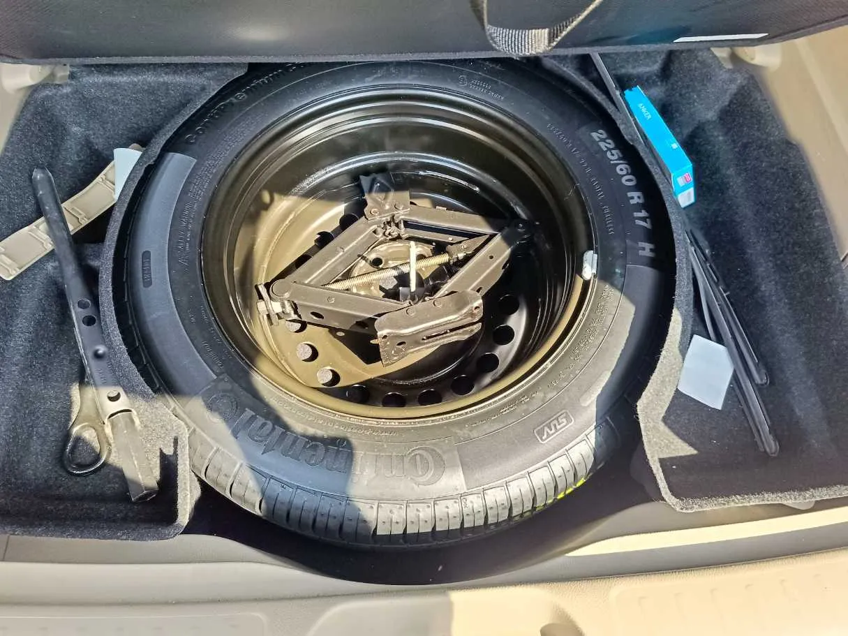 Car image 33
