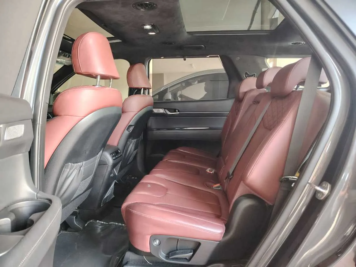 Car image 17