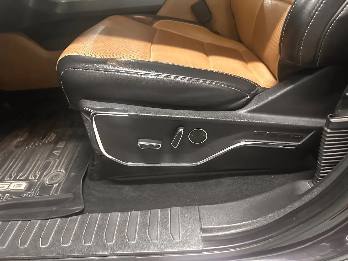 Car image 28