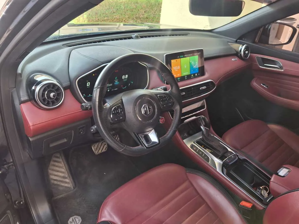 Car image 11