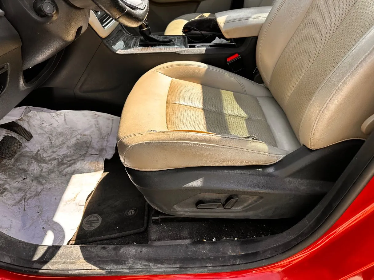 Car image 25