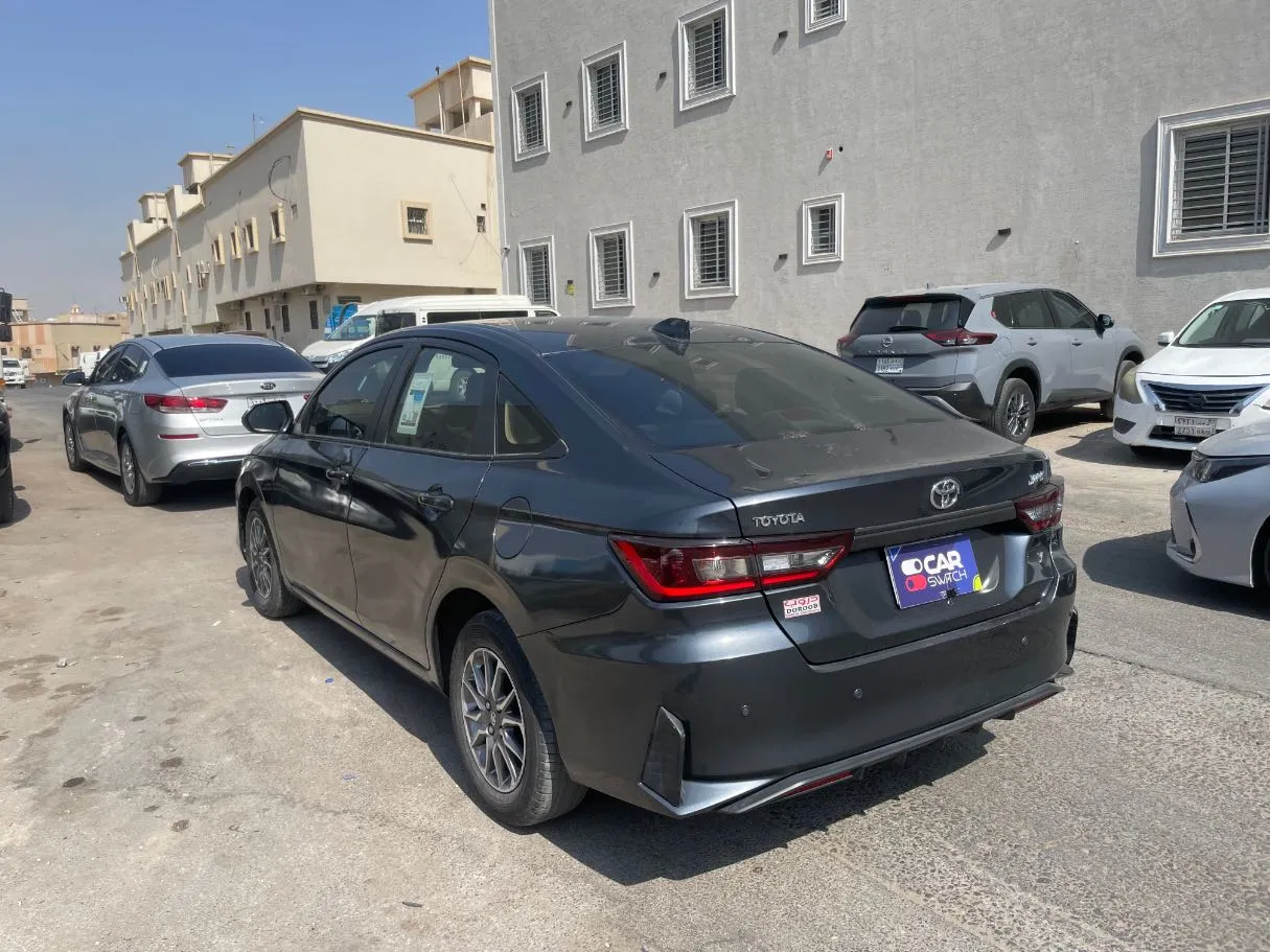 Car image 7