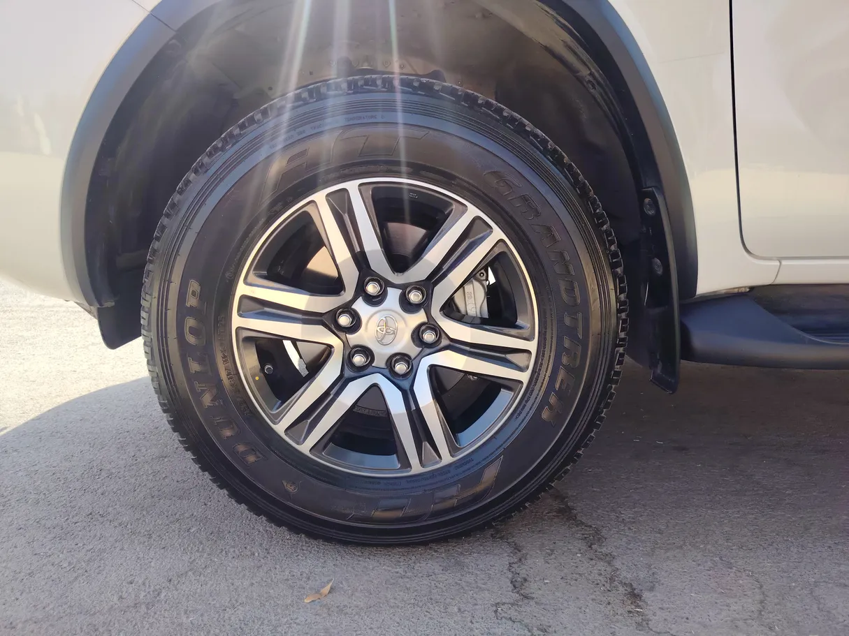 Car image 10