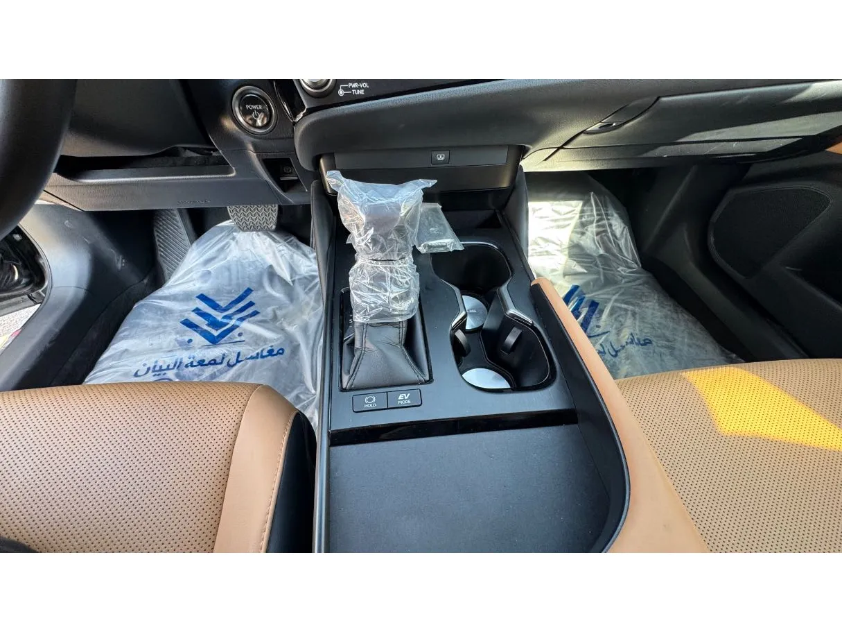 Car image 16