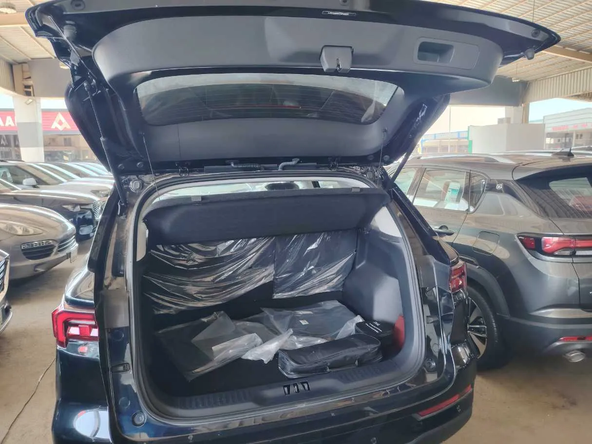 Car image 28