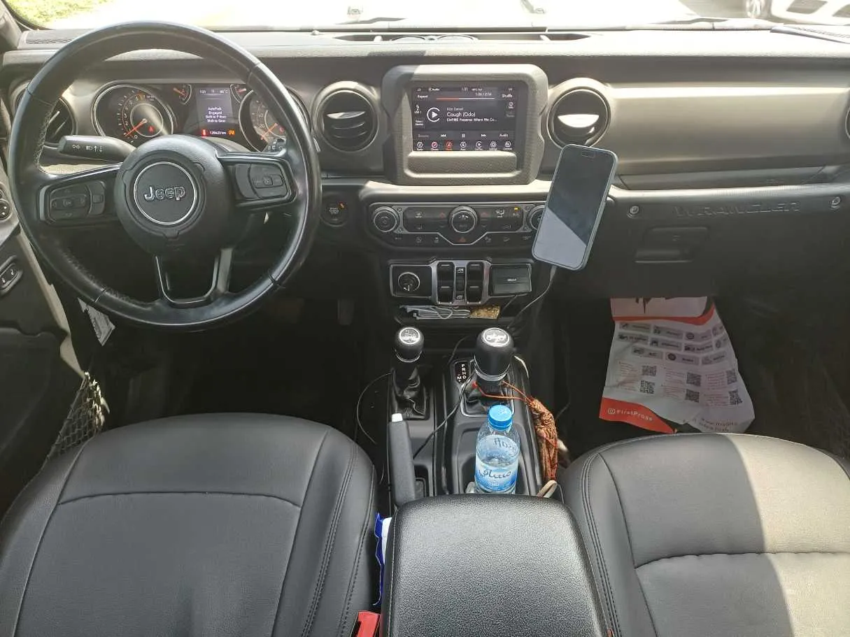 Car image 15