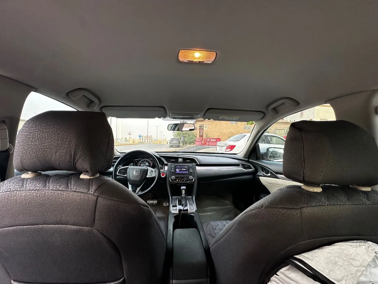 Car image 16