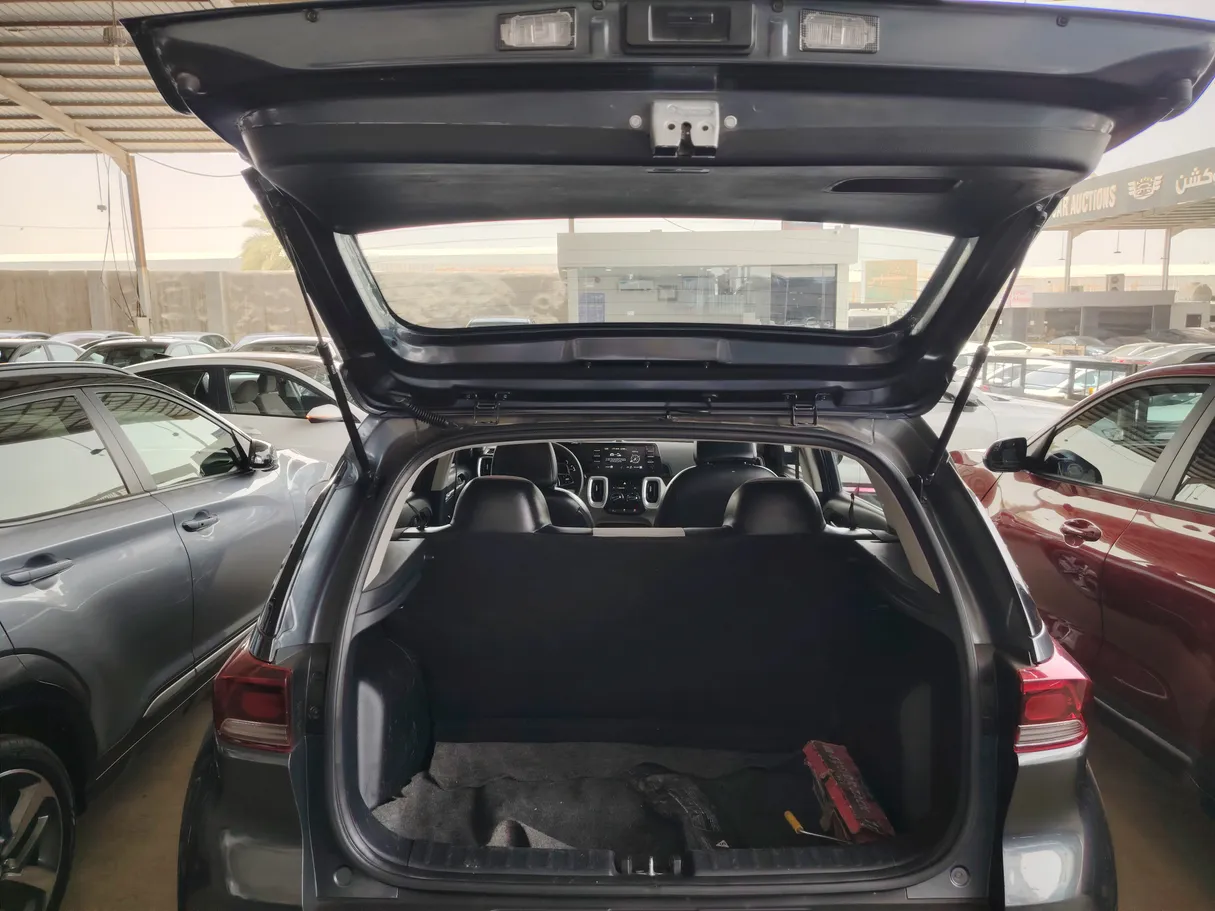 Car image 26