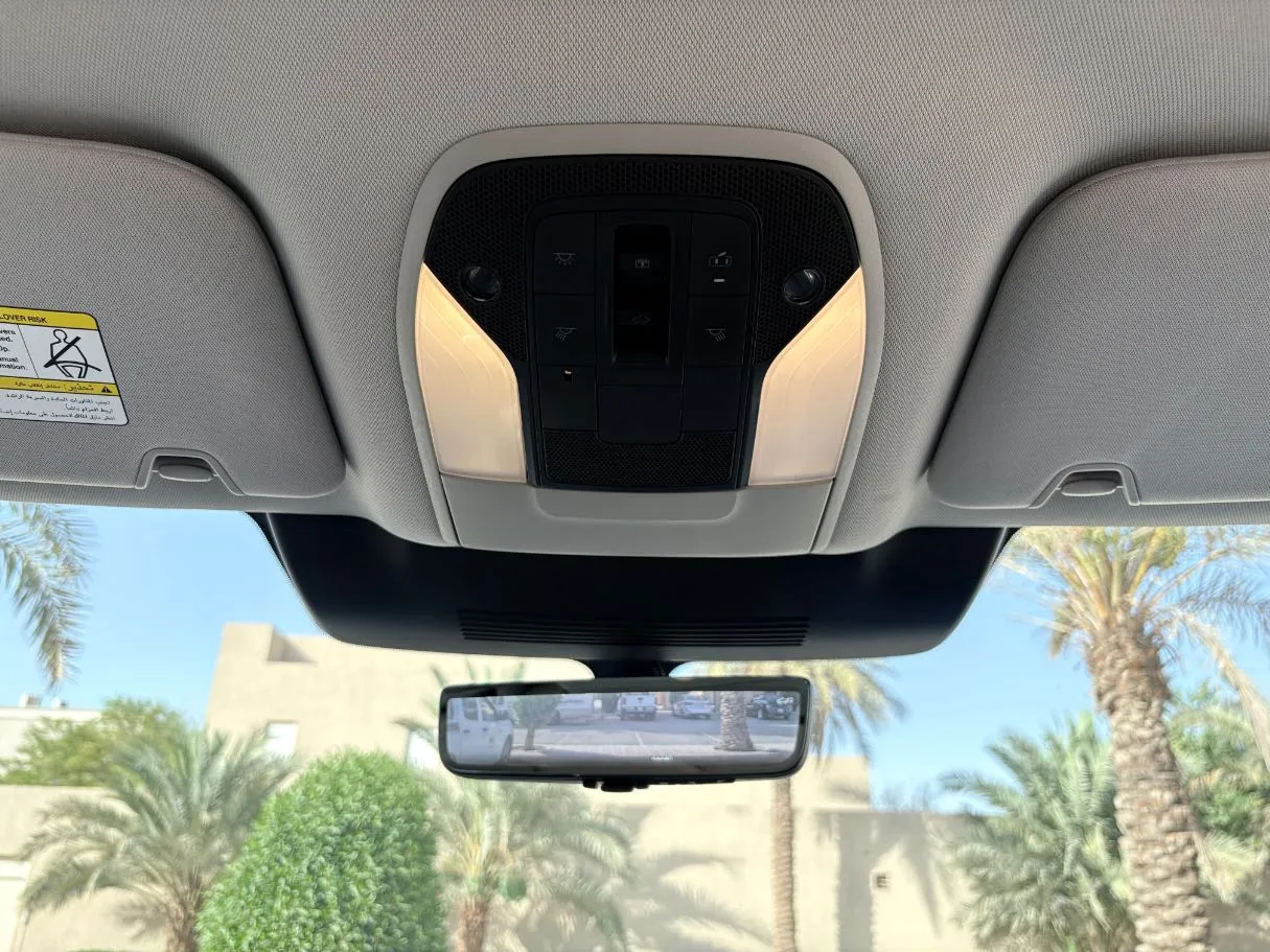 Car image 32