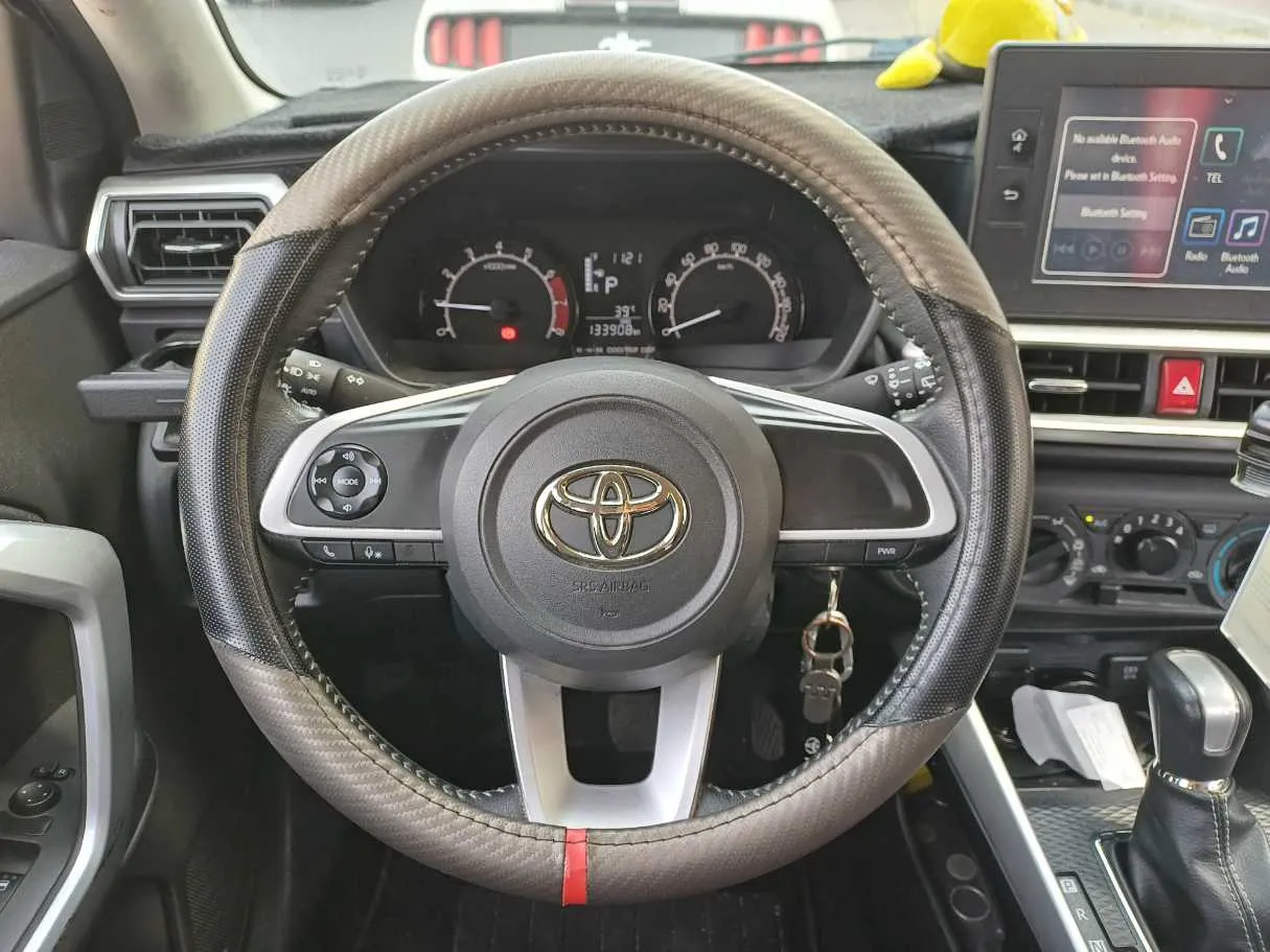 Car image 14