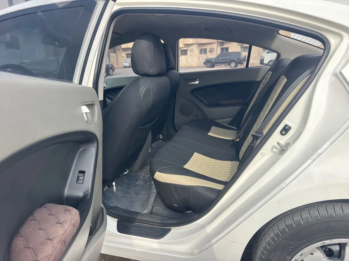 Car image 13