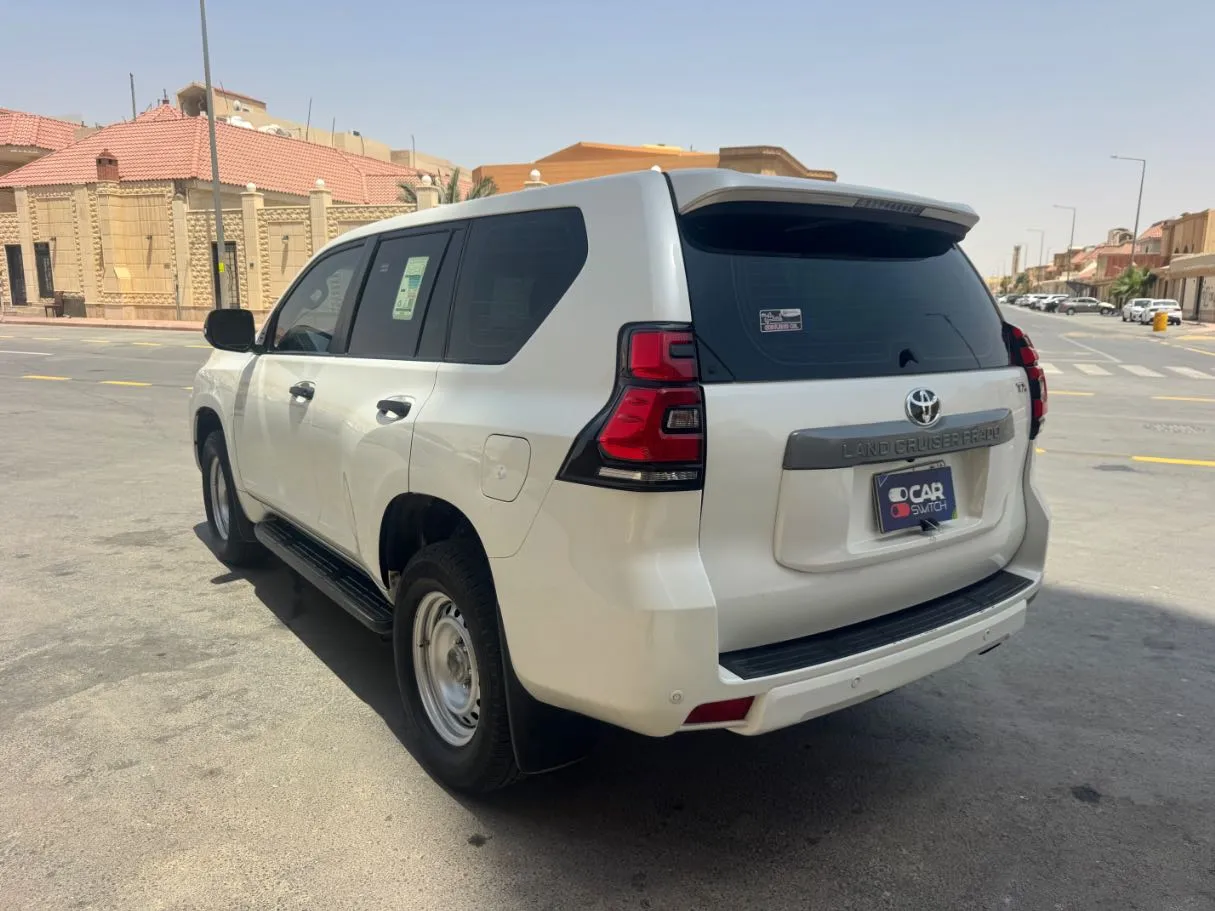 Car image 7
