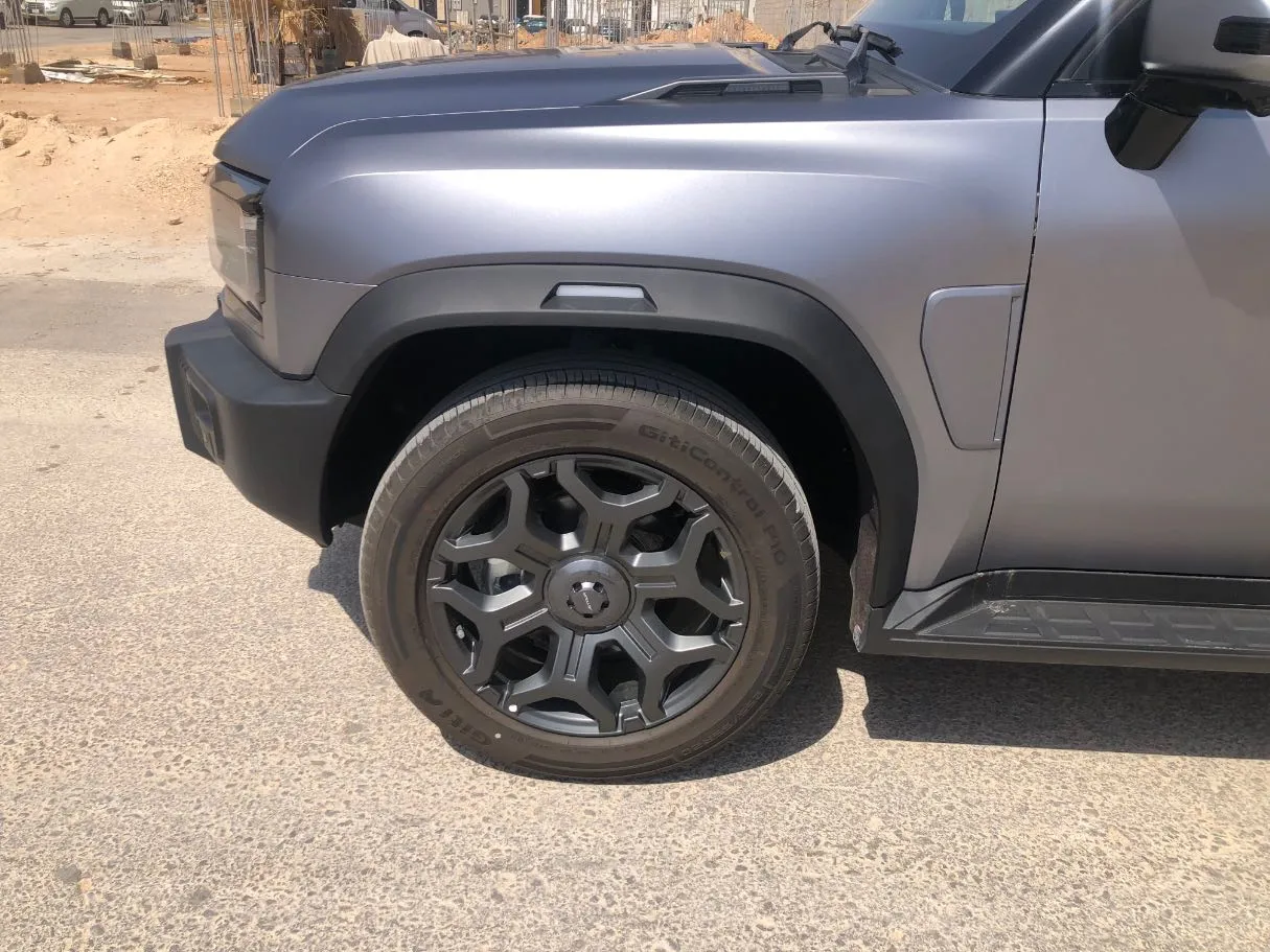 Car image 9
