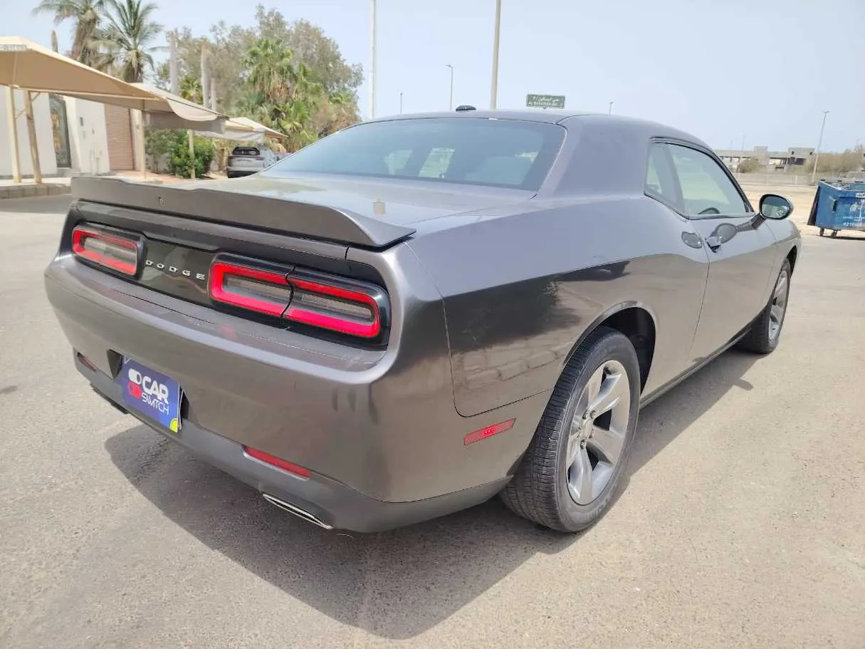 Car image 5