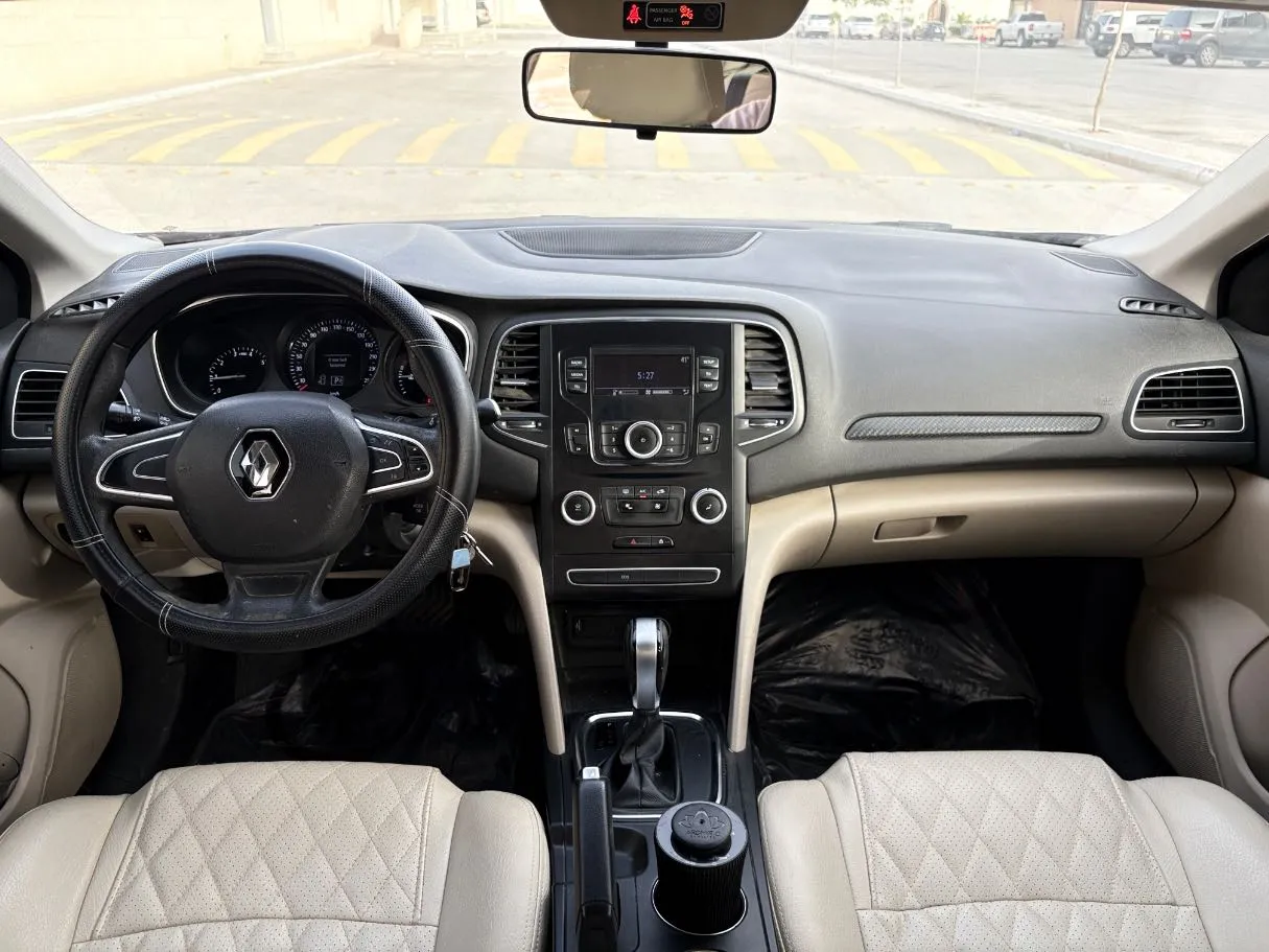 Car image 18