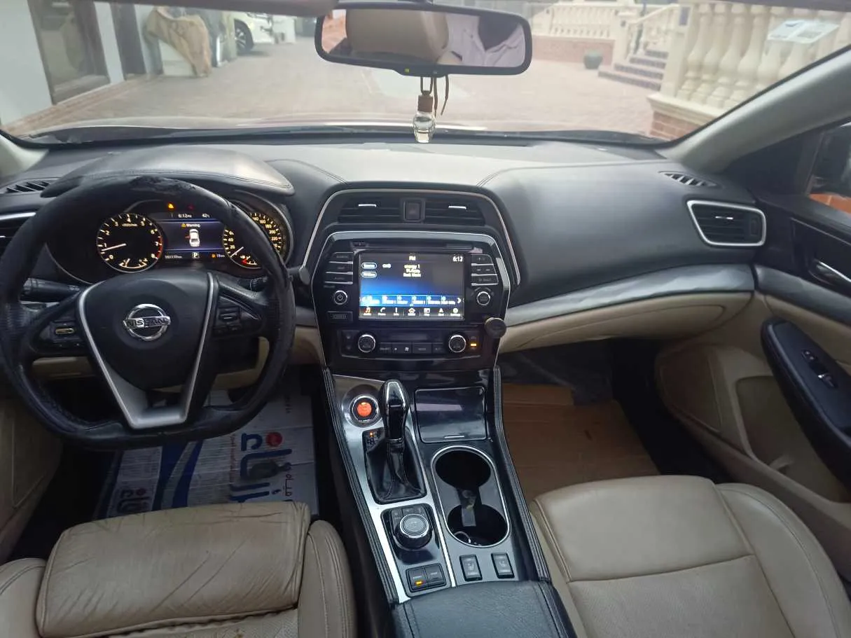 Car image 19