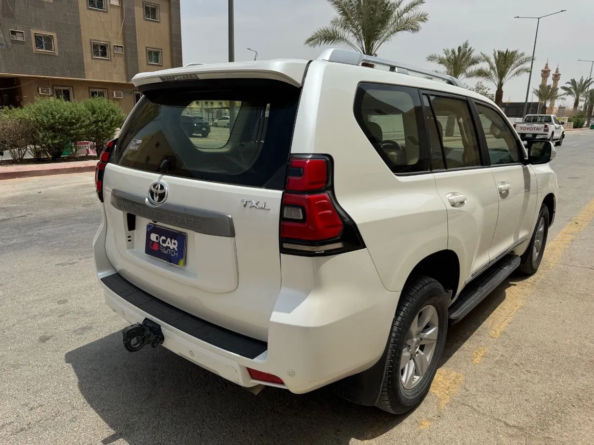 Car image 5