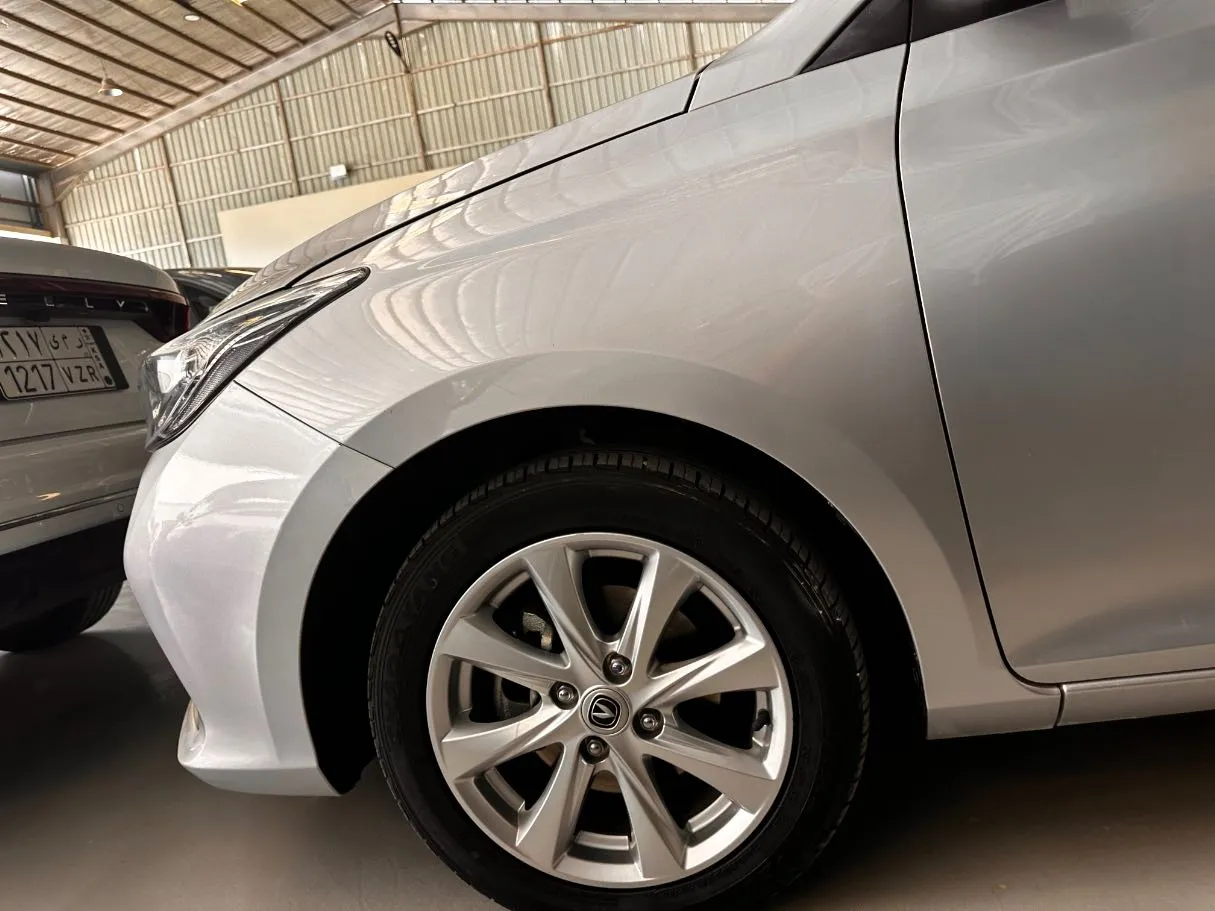 Car image 8