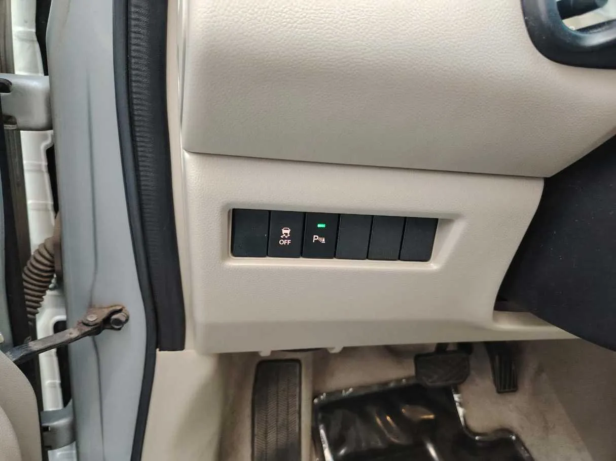Car image 33