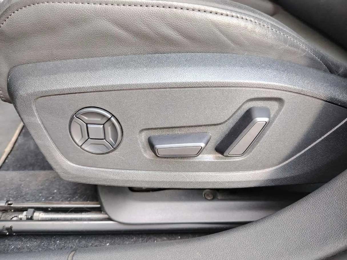Car image 35