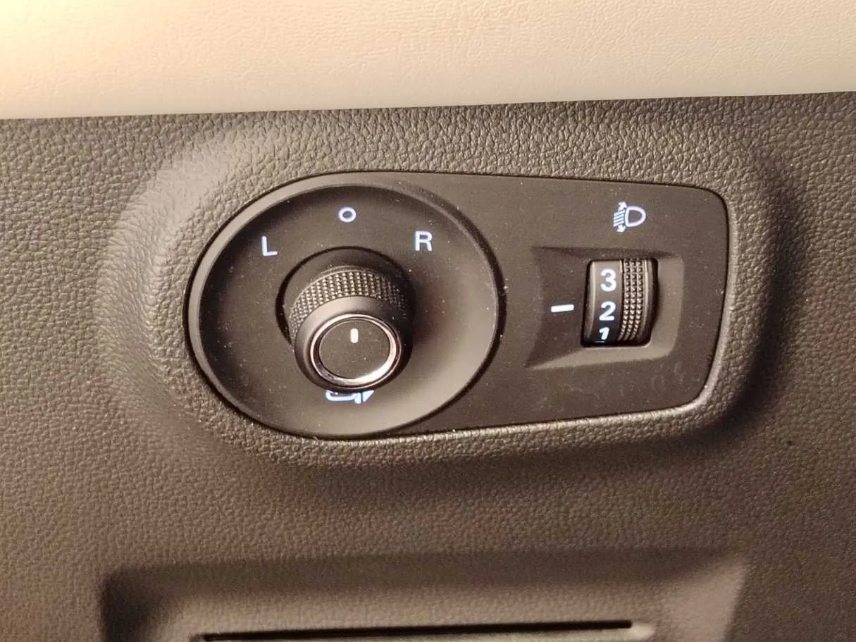 Car image 30
