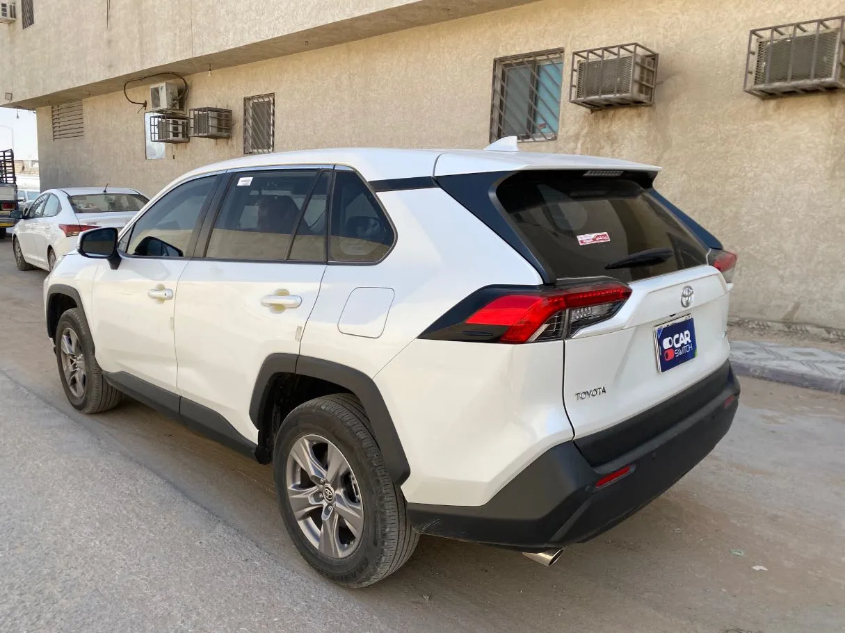 Car image 7