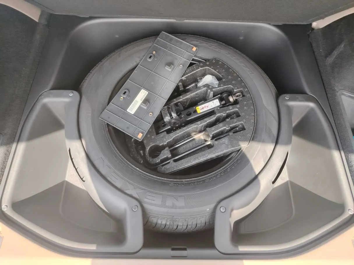 Car image 30