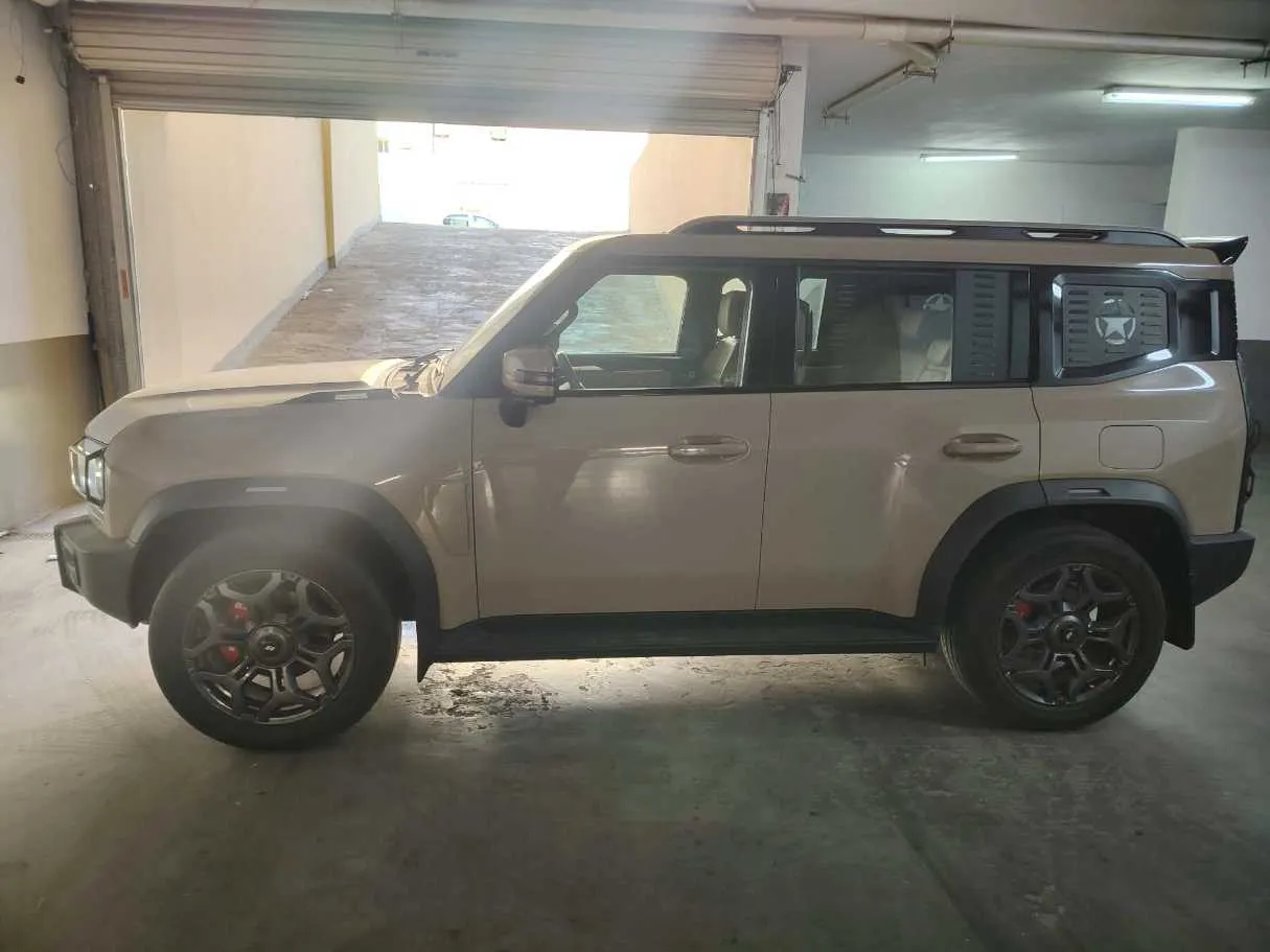 Car image 8