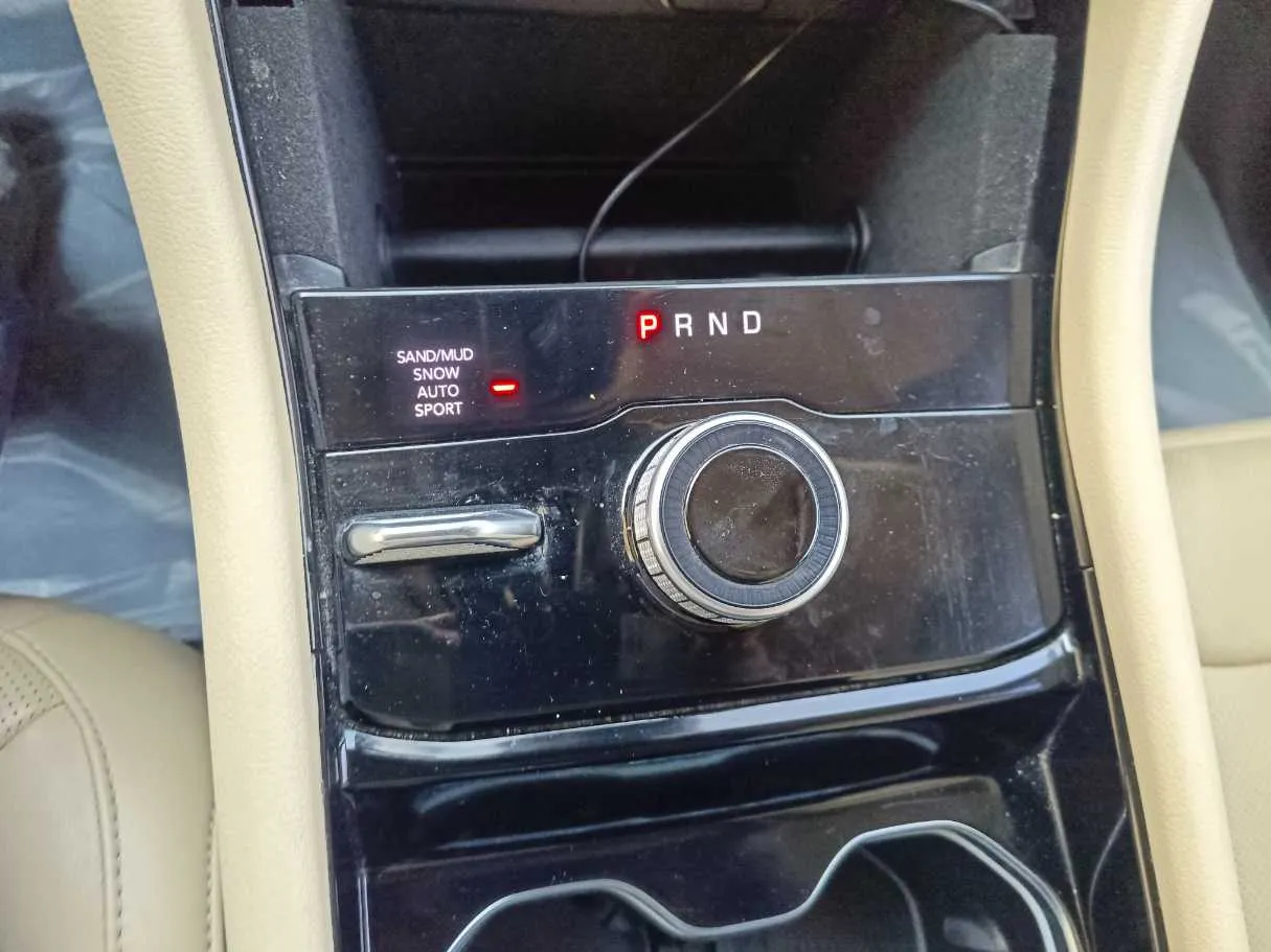 Car image 23