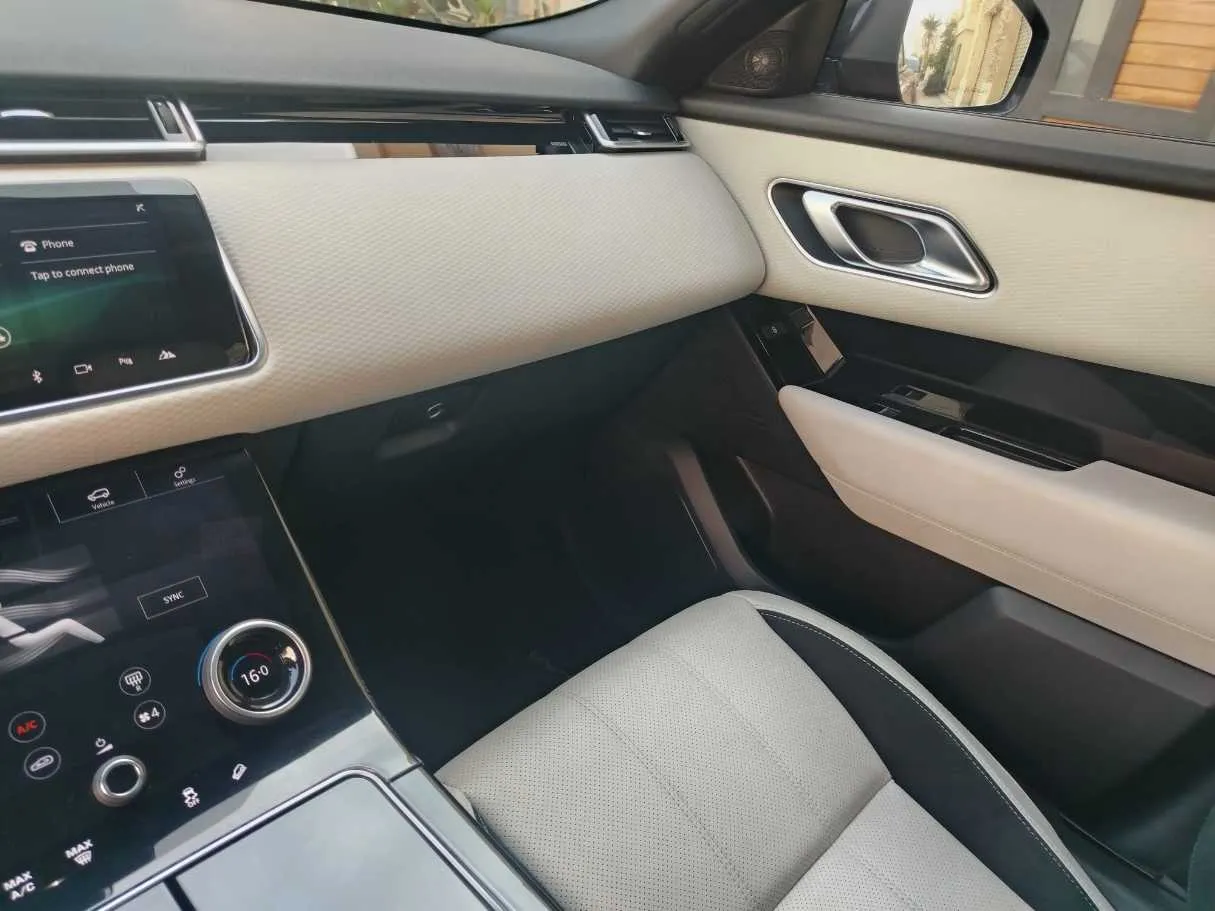 Car image 38