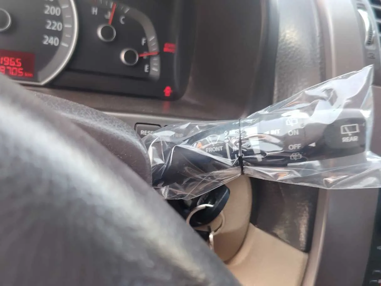 Car image 30