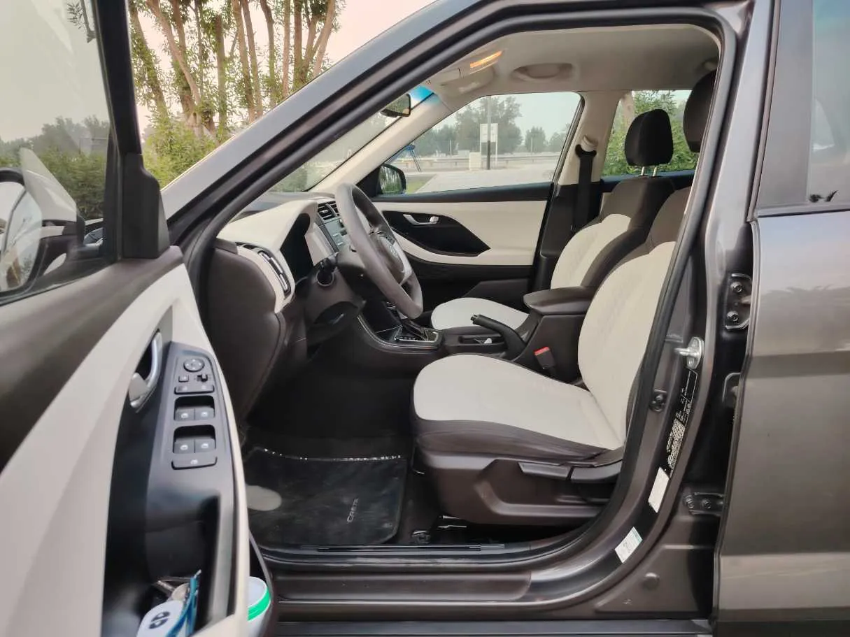 Car image 11