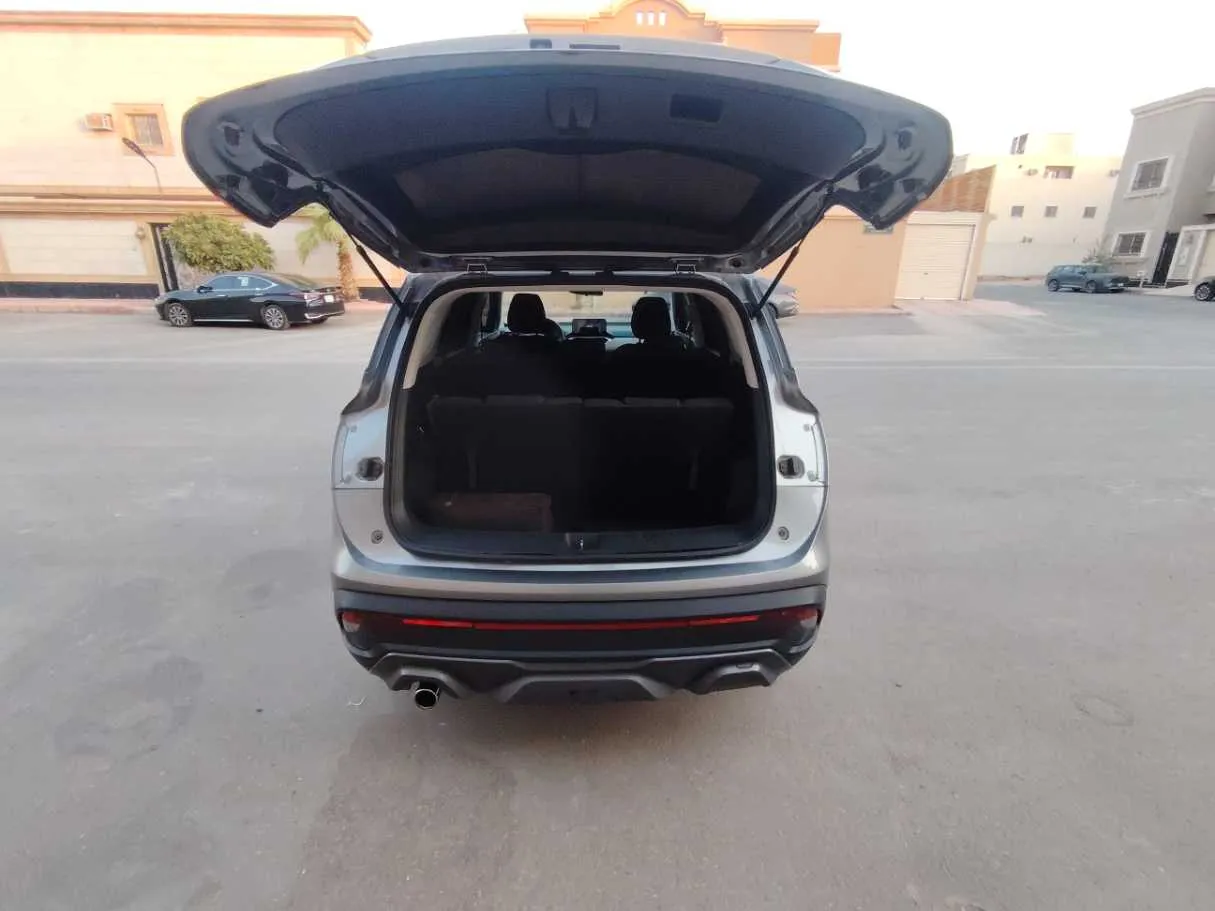 Car image 24
